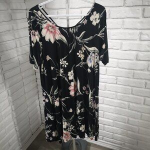 Reitmans Ladies Size XL Black with Flower Pattern Short Sleeve Dress